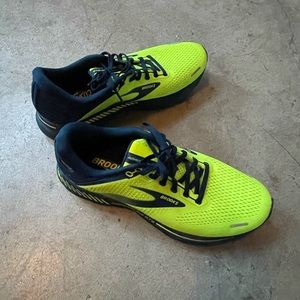 Brooks running shoes - size 8 men’s